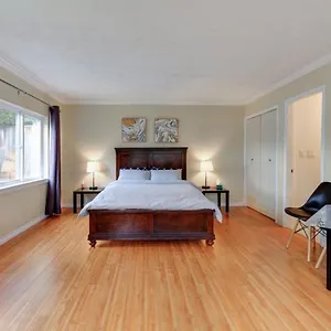private-suite-with-separated-entrance-monicas-home.richmond-hotels.com/